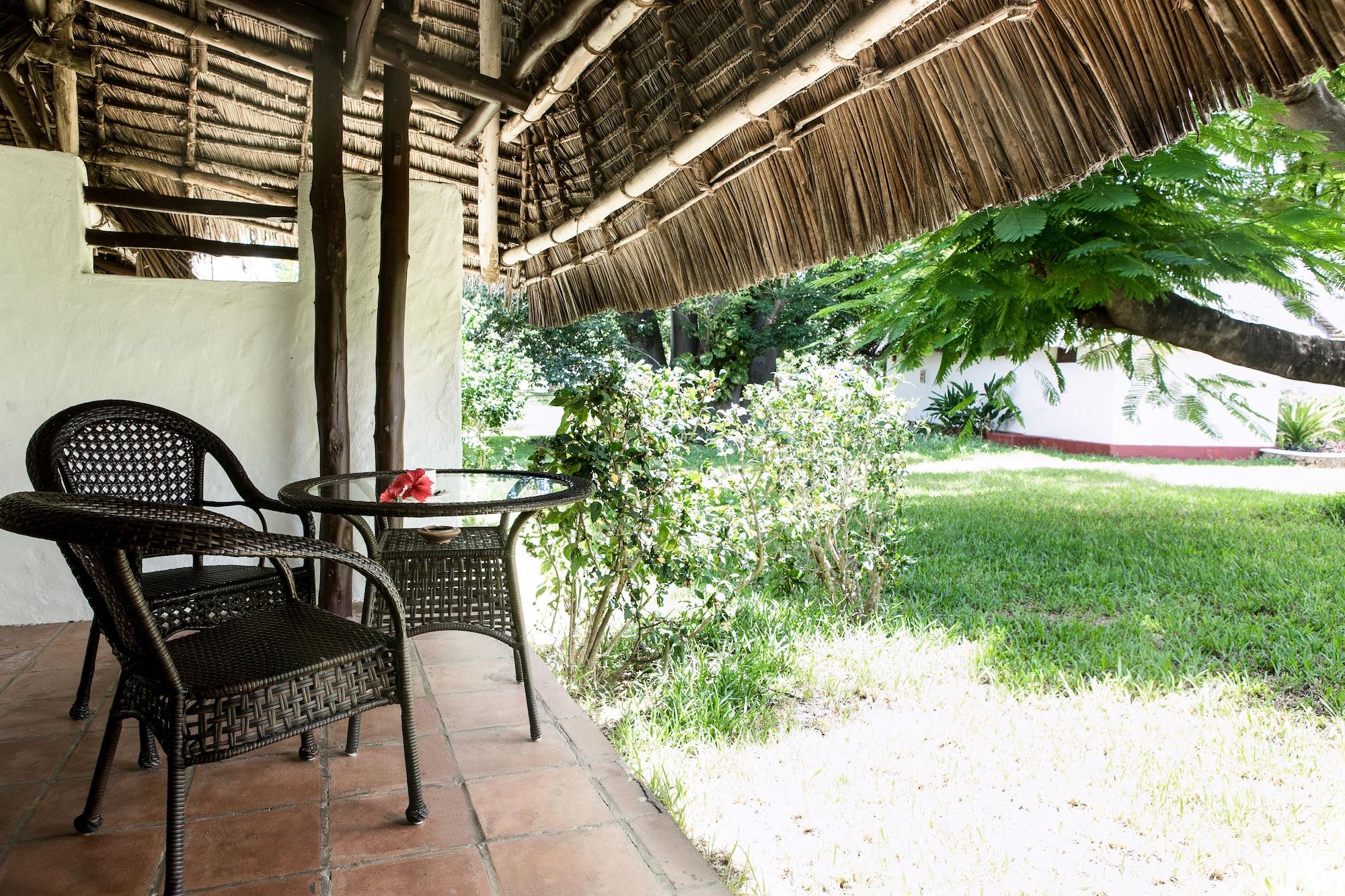Hotel Karafuu Beach Resort Pingwe Exterior photo